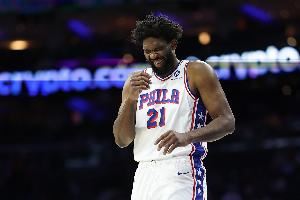 低迷！恩比德半場6投僅1中拿到4分3板 三分2中0