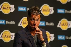 佩林卡這次真危了！浪費(fèi)老詹巔峰卻穩(wěn)如老狗 新老板還有耐心嗎？