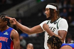 字母哥談特納：我和他都樂(lè)于接受反饋 產(chǎn)生化學(xué)反應(yīng)只是時(shí)間問(wèn)題