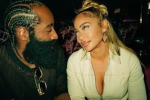 哈登撩妹：跟朋友要電話 早上8點(diǎn)連打5次還開視頻 女友稱他不會(huì)撩