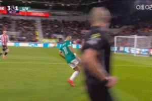 被換下前，維爾茨空位傳中直接送給對(duì)手