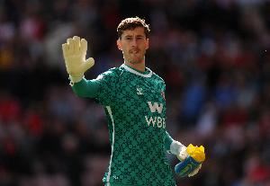 22歲黑貓門將羅夫斯本賽季33次撲救是英超最多，撲救成功率列第2