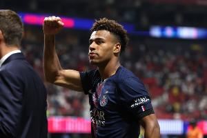 福將！在杜埃取得進(jìn)球的16場(chǎng)正式比賽，巴黎至今仍保持全勝