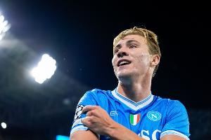 鏡報(bào)：那不勒斯迫切希望冬窗3800萬(wàn)鎊提前買斷霍伊倫，曼聯(lián)已同意