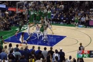 瘋狂反擊！拉塞爾強(qiáng)攻拋投得手 獨(dú)行俠轟出20-2追到1分