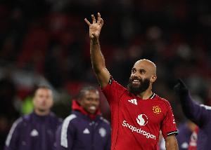 萊茵克爾：顯然姆伯莫可以適應為曼聯(lián)效力的壓力，這沒影響到他