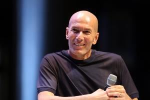 記者：齊達內(nèi)幾天前就拒絕了尤文圖斯的邀請，他只等待法國隊