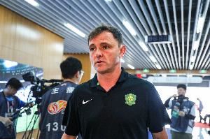 記者：國(guó)安明天下午進(jìn)行適應(yīng)場(chǎng)地訓(xùn)練，拉米羅、塞鳥出席發(fā)布會(huì)