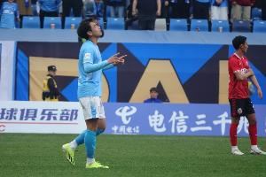 博主：今日英博陣容中沒有出現(xiàn)趙學(xué)斌的身影，他疑似出現(xiàn)拉傷