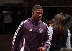 羅馬諾：曼聯(lián)堅持要留住梅努和齊爾克澤，西漢姆想租借二人半年