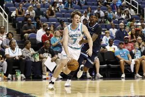 黃蜂主帥：克尼佩爾各方面都給我留下深刻印象 防守讓人眼前一亮