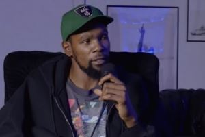 女主持：男人60歲還能生小孩 KD：羅伯特-德尼羅80歲還生了