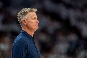 不敵雄鹿突出問題？科爾：溝通不暢 臨場調(diào)整不好 失誤是致命傷