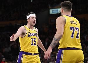 里夫斯打趣：東契奇就像個(gè)孩子 總有一天他需要長(zhǎng)大