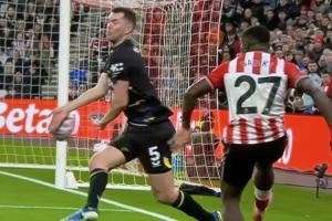 手臂張開不是點球？英超官方：VAR檢查認(rèn)為基恩手臂處于合理位置