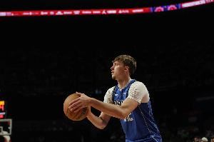 火箭獨(dú)行俠裁判報(bào)告：2次漏判都對(duì)獨(dú)行俠有利 弗拉格3秒&走步漏吹