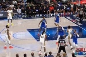 出其不意！費(fèi)爾斯回馬槍隨手一拋打進(jìn)壓哨跳投