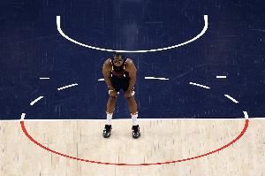 正負(fù)值-21最低！哈登半場9中3拿到8分2助 三分5中1