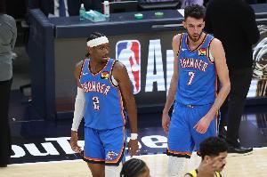 切特：暫停時(shí)我建議球隊(duì)多沖籃下 然后SGA連進(jìn)兩球 這讓我閉嘴