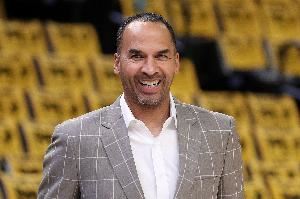 阿里納斯：哈里森沒必要遮遮掩掩了 不如明天就亮明臥底身份