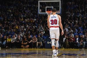 庫(kù)里：打球時(shí)我還是喜歡穿自己的鞋 不過(guò)我會(huì)找點(diǎn)樂(lè)子嘗試其他鞋