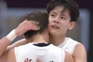 太不容易了！廣東全運女籃奪金 賽后楊力維與楊舒予擁抱時哭了