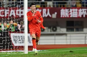 足球報談拜合拉木：作用不止進(jìn)球，能扛住對方中衛(wèi)幫助隊友前插