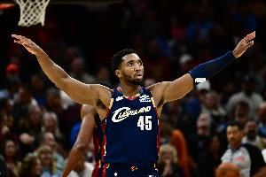 末節(jié)14分定勝局！米切爾21中10砍全場最高30分外加5板5助