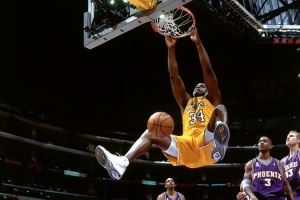 奧尼爾：現(xiàn)在沒人能扣碎籃板 傳統(tǒng)中鋒不是主角了 大家都在投三分