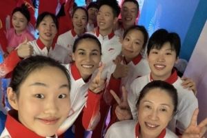 迪拉娜社媒曬全隊合影：我的第一塊全運金牌??感恩我擁有的一切