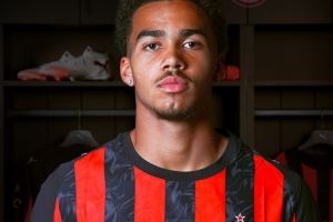 斯基拉：米蘭中衛(wèi)奧多古可能冬窗外租離隊，以獲得更多比賽時間