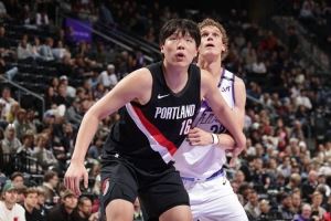 解說：楊瀚森在發(fā)展聯(lián)盟磨練有成長 聽羅威指導(dǎo)時沒靠翻譯進(jìn)步了