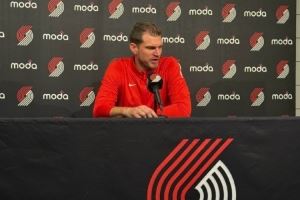 斯普利特談被絕殺：有說過不給三分&不要協(xié)防 但有人犯了錯誤