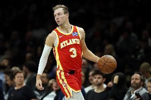 浪費機會！肯納德?lián)寯喾磽艨栈@上丟 補籃也沒有