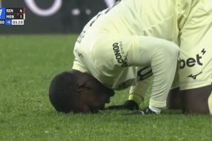 兩年半的等待！博格巴時隔811天重返賽場，終場哨后直接跪在球場