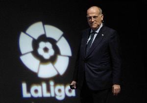 特巴斯反擊弗洛倫蒂諾批評(píng)：作為游說(shuō)者，你堪稱“教皇”級(jí)別