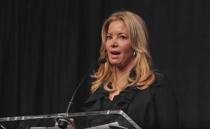 美國(guó)宗馥莉？所有證據(jù)都指向：是珍妮解雇了自己同父異母的兩兄弟