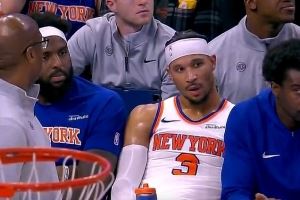 滿臉不甘！薩格斯上籃打時(shí)間差被犯規(guī) 哈特6犯離場