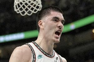 禁飛區(qū)！埃迪守護(hù)籃筐 暴起大帽拒絕加福德扣籃