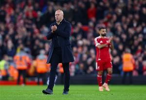 郵報：斯洛特獲得最佳教練獎項但沒去領(lǐng)，利物浦大使代為領(lǐng)獎