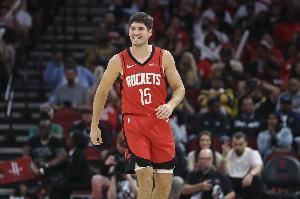 整個(gè)人都不一樣了！謝潑德積極換防 直接搶斷布克反擊造殺傷！