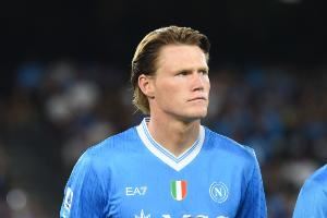 麥克托米奈自意甲首秀各項(xiàng)賽事參與24球，是同期意甲中場球員最多