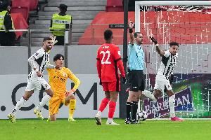 足球報談海港亞冠三連?。嘿惓獭斑B軸轉(zhuǎn)”，傷病為失利埋下隱患