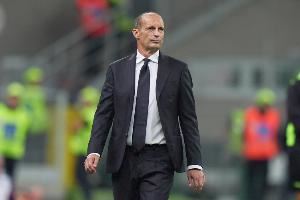 都體：阿萊格里在米蘭德比賽中異?？簥^，呼喊球員+指責(zé)裁判